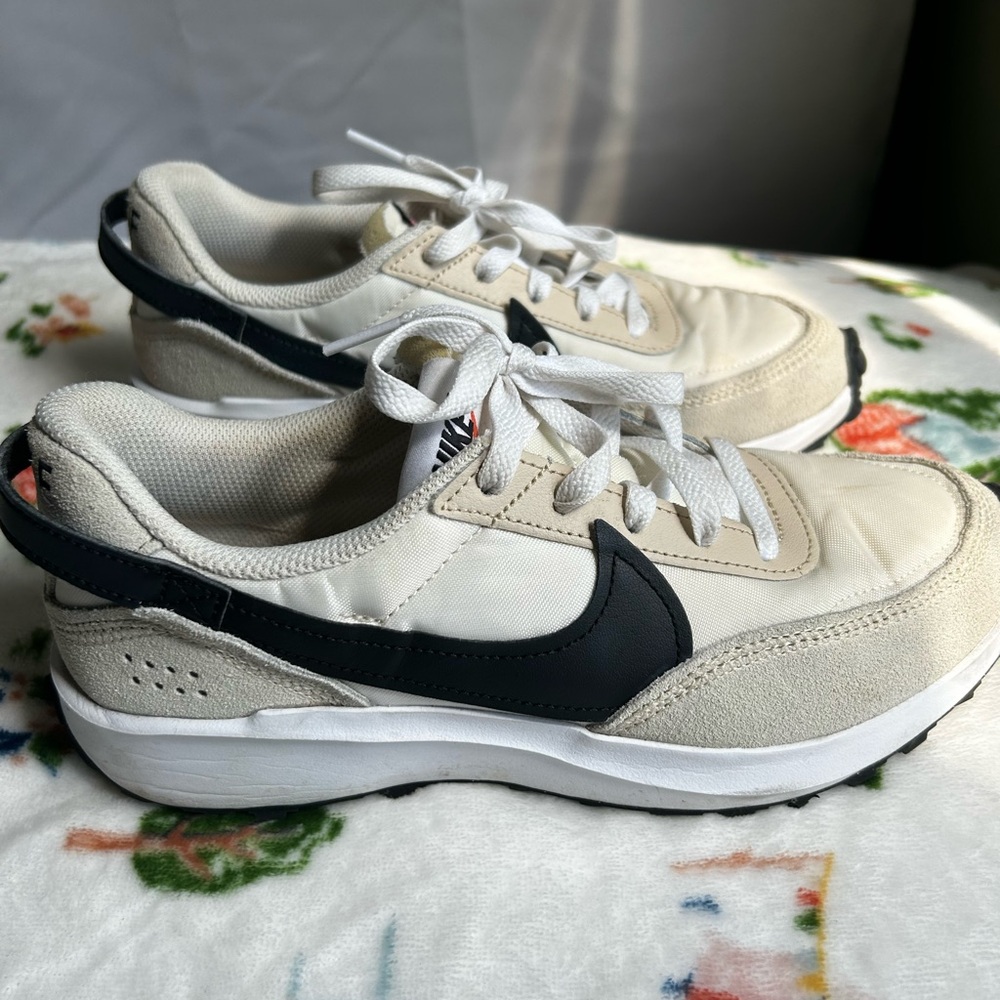 Nike waffle debut sneaker